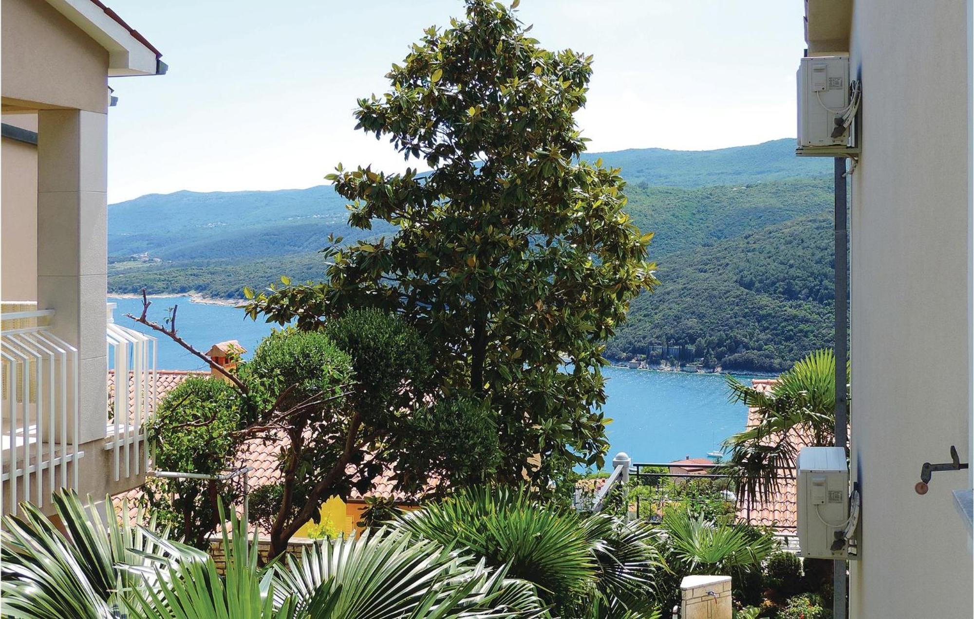 Beautiful Apartment In Rabac With Kitchen Zewnętrze zdjęcie